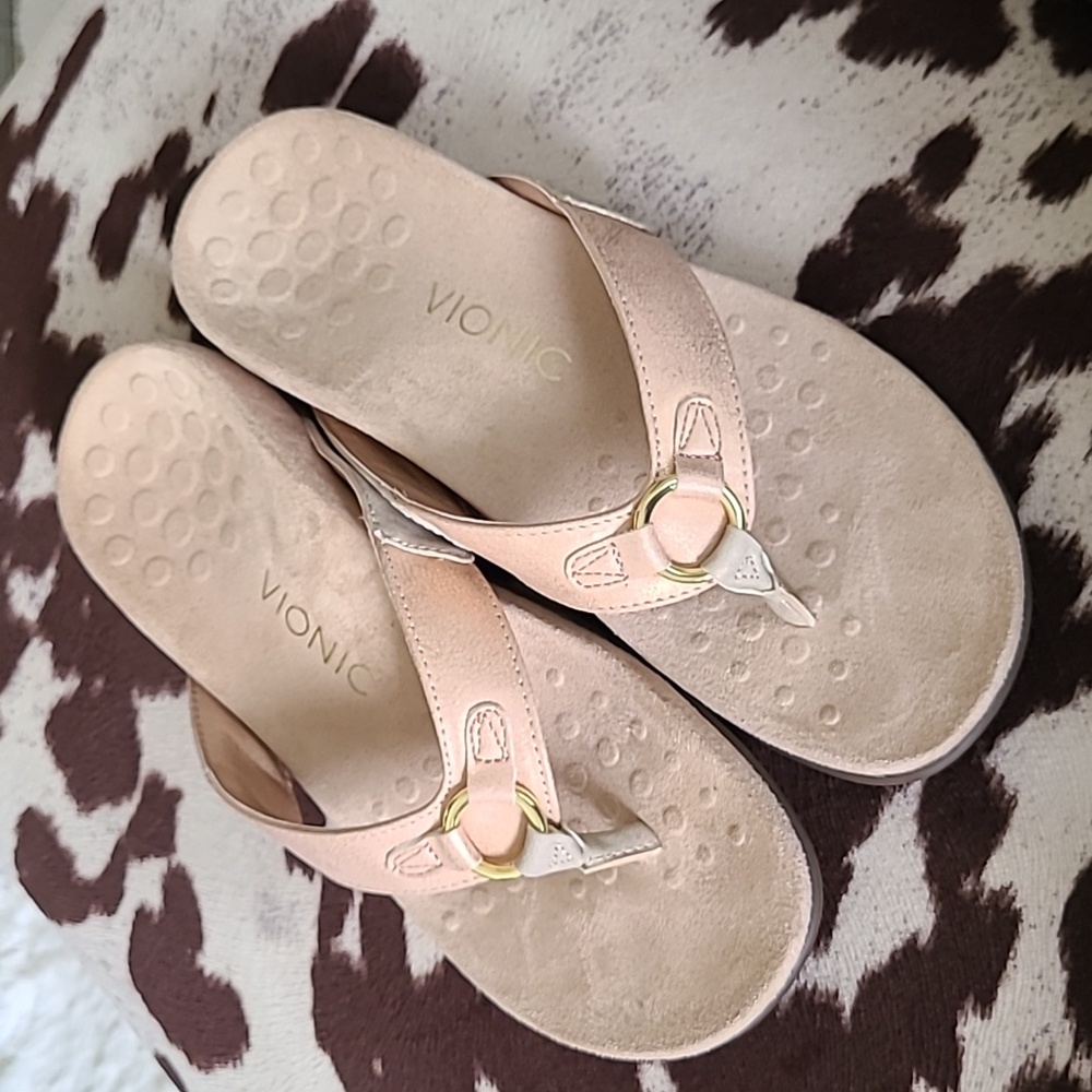 Vionic "Elena" Excellent Condition Nuetral Beautiful Color Sz 8 Comfy & Cute